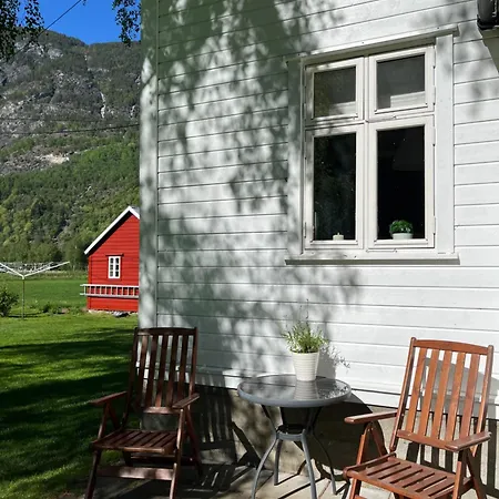 Hagusane Feriehus Lærdalsøyri